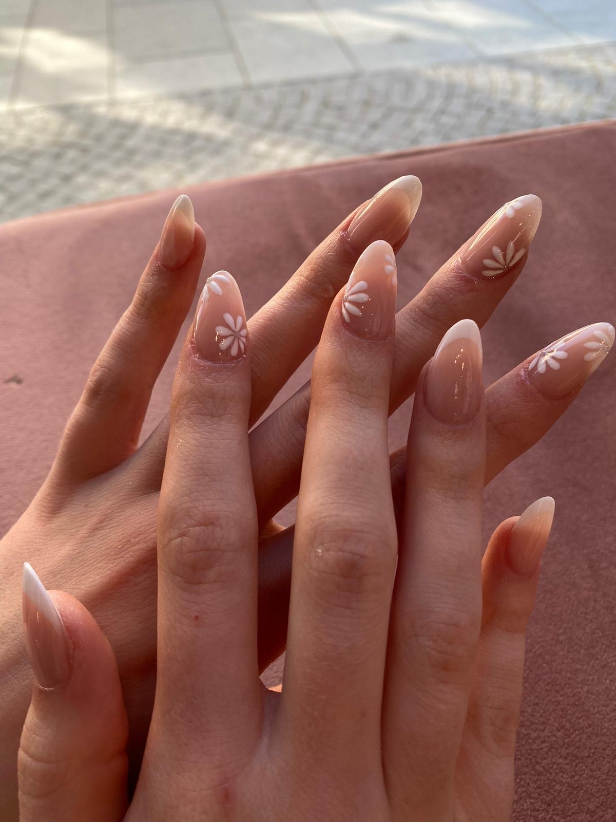 Nude Daisy